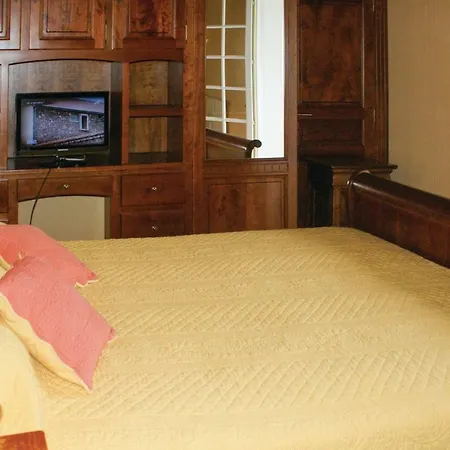 Holiday Anhaux With Fireplace I Saint-Jean-Pied-de-Port